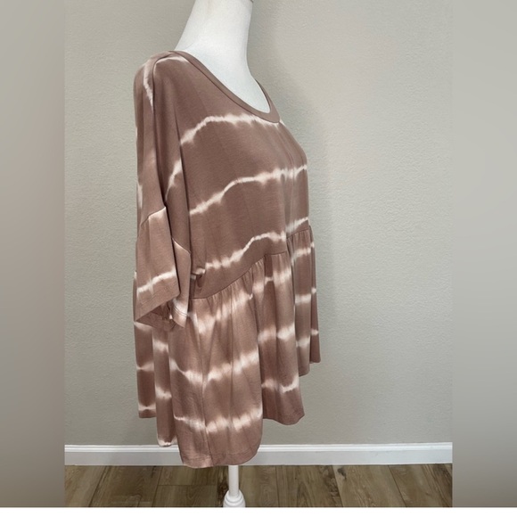 White Birch Size Medium Oversized Tan and white Tie  Dye - Picture 2 of 10